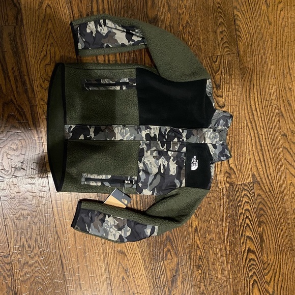 Boys- The Northface Forrest Fleece Mash Up Camo- - Picture 2 of 5